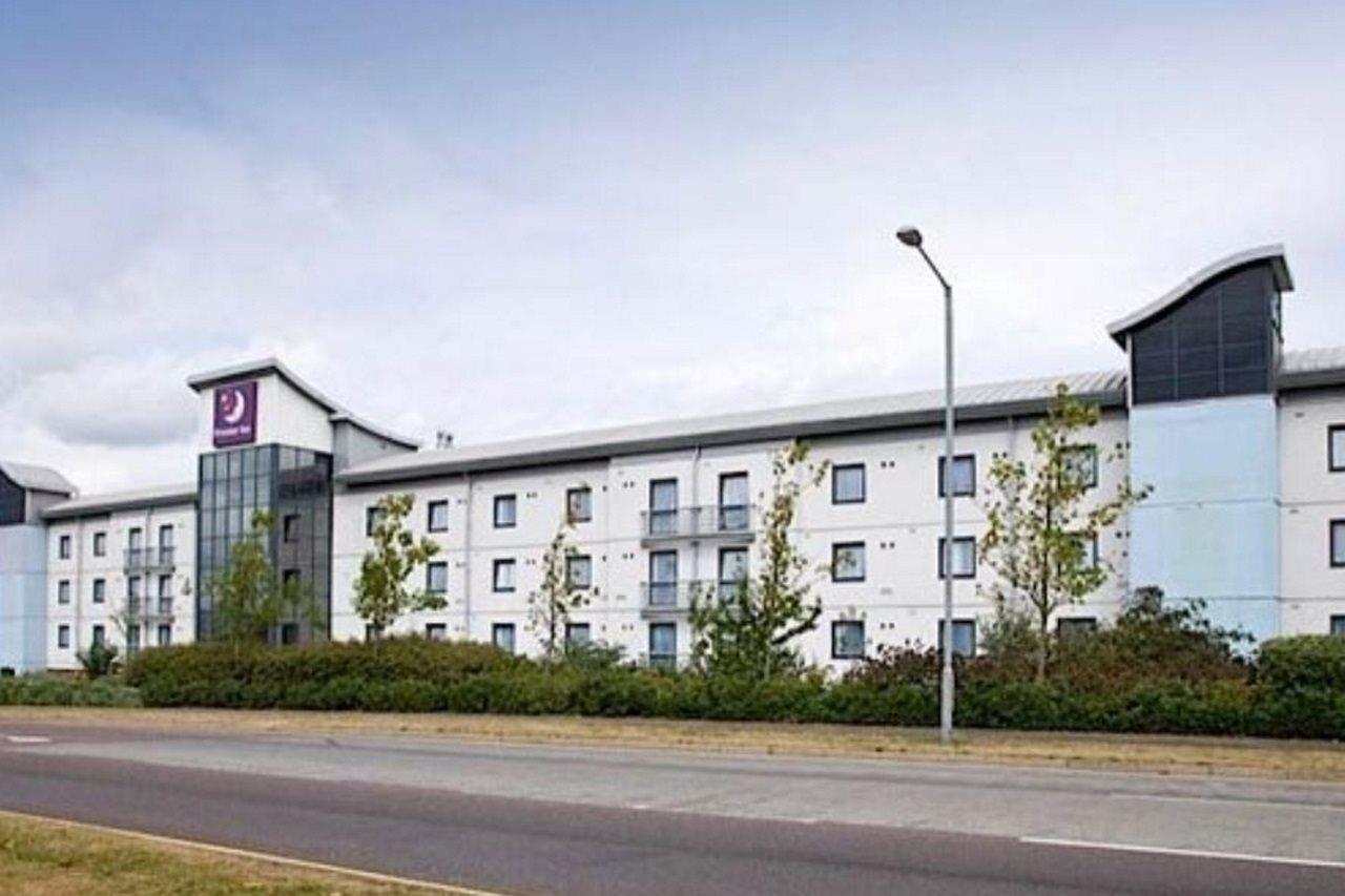 Premier Inn London Enfield Bagian luar foto