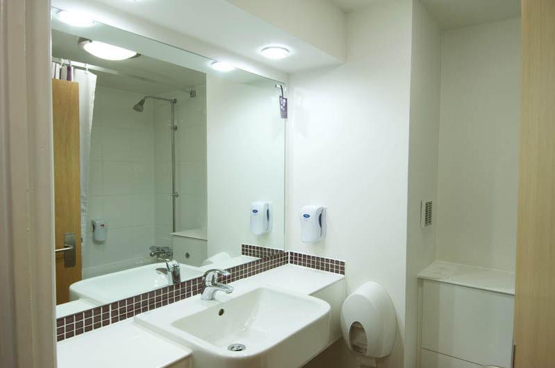 Premier Inn London Enfield Bagian luar foto