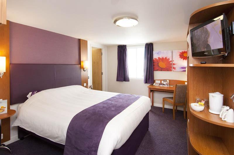 Premier Inn London Enfield Bagian luar foto