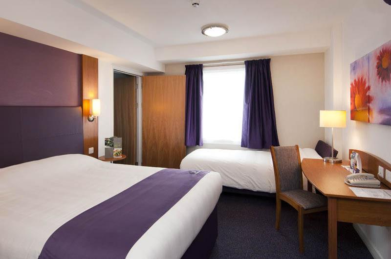 Premier Inn London Enfield Bagian luar foto
