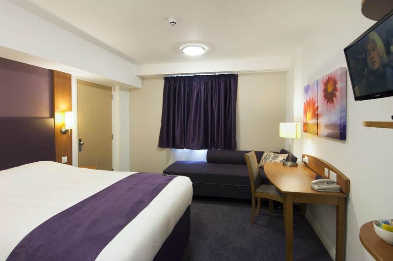 Premier Inn London Enfield Bagian luar foto